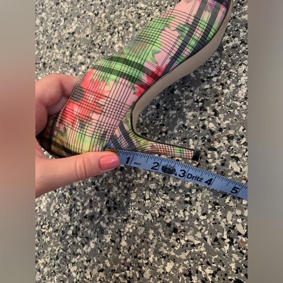 PRELOVED GOOD CONDITION TAHARI PLAID HEELS - Picture 4 of 6